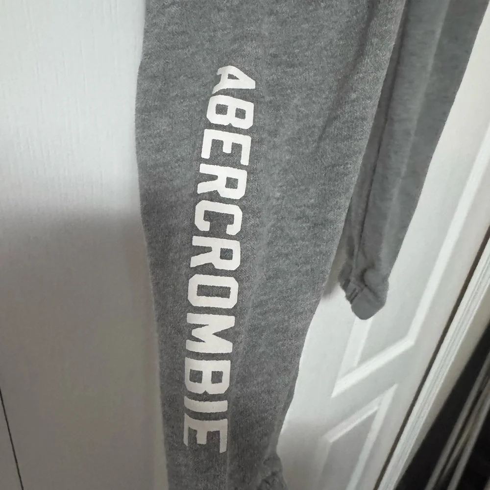 2 boys Abercrombie kids sweat pants - Picture 4 of 11